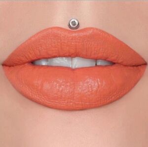 NIB Jeffree Star Cosmetics Velvet Trap Lipstick in shade Wyoming Iced Tea